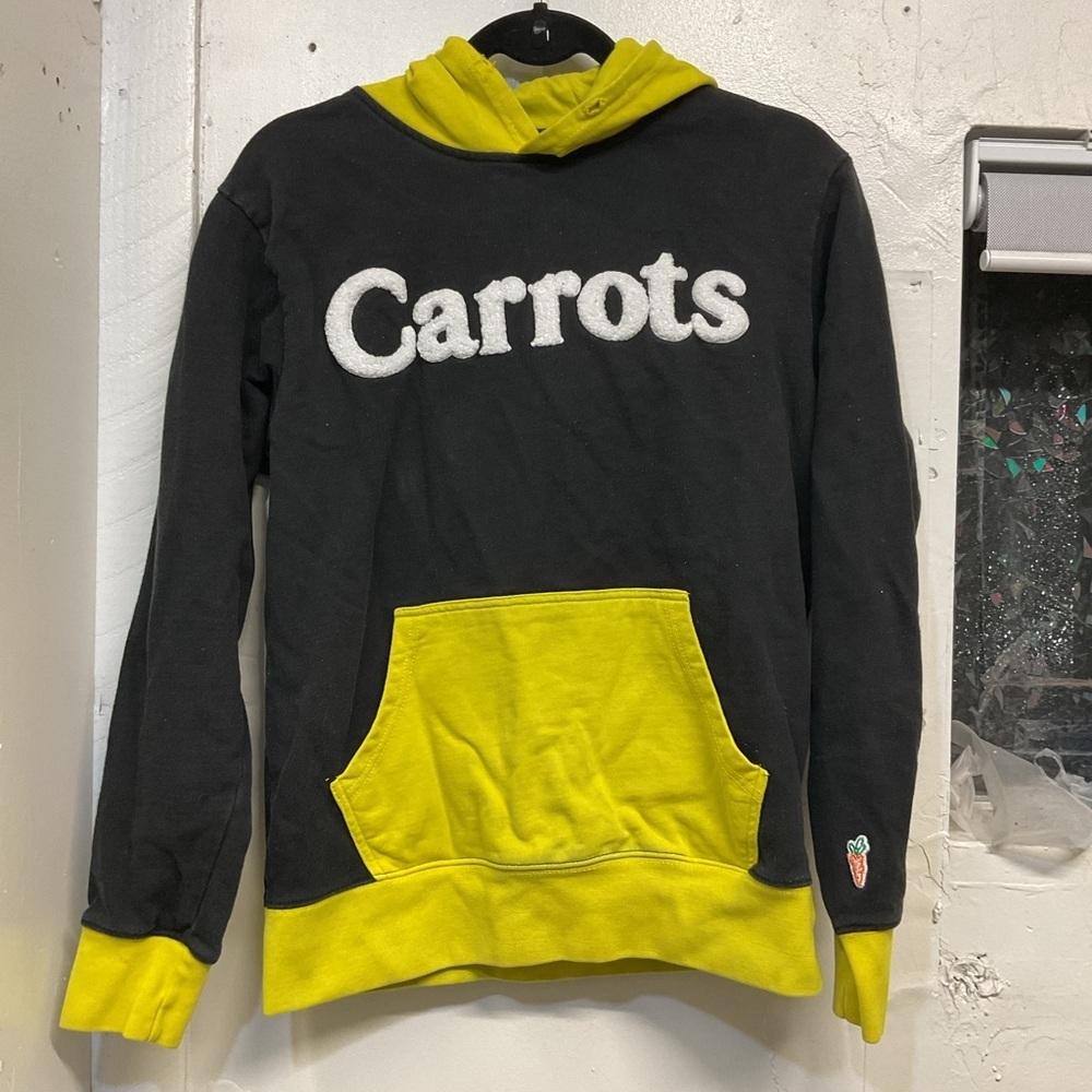 Anwar Carrots pullover hoodie. Size small 100 % cotton